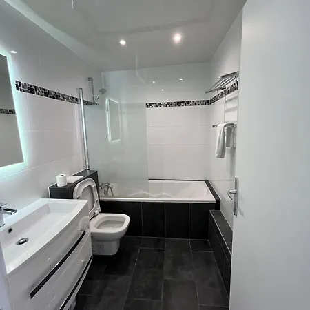 Flambant Neuf, Calme & Balcon *