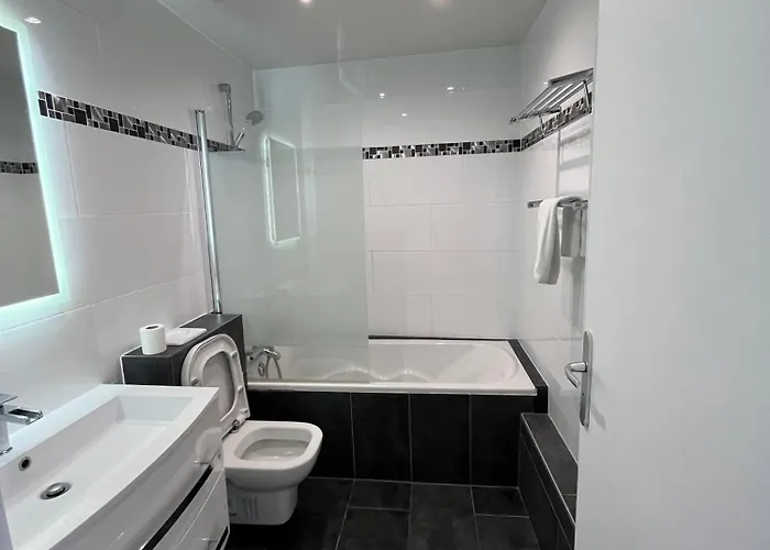 Flambant Neuf, Calme & Balcon *