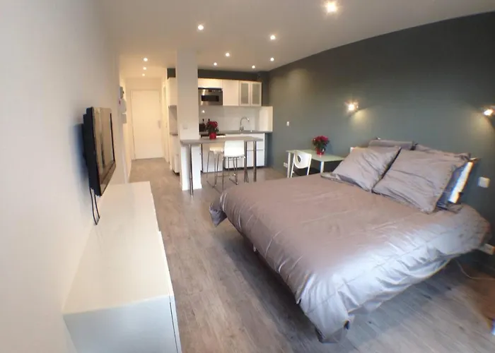 Flambant Neuf, Calme & Balcon *